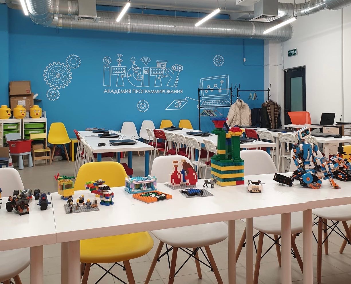 В ТРЦ Матрешка открылся филиал Академии программирования и робототехники для детей